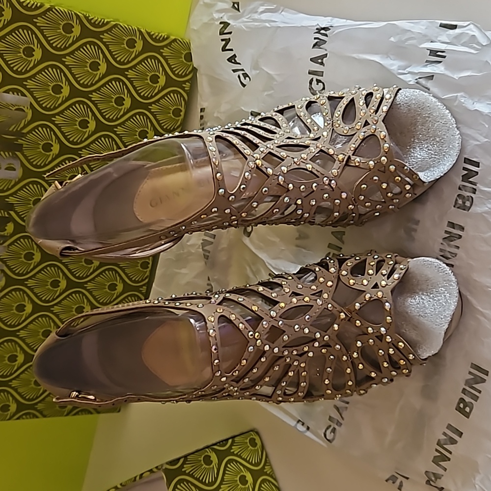 NWT Gianni Bini suede Janessa Sierra Taupe embellished stilettos 7